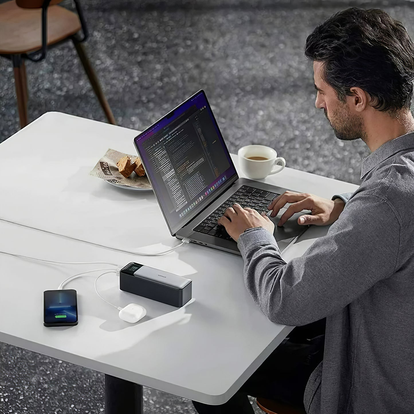 Batterie Externe Anker 737, 24000mAh, 140W, QC + PD, 1 x USB-A - 2 x USB-C, Noire A1289011