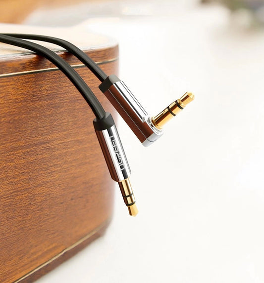 Câble audio 3,5 mm - 3,5 mm UGREEN AV119 coudé, 0,5 m, noir