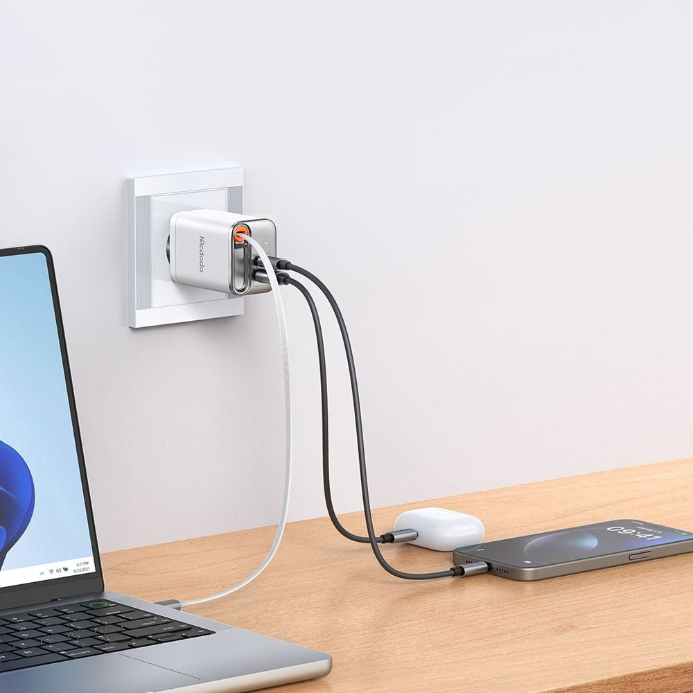 Chargeur Réseau avec Câble USB-C McDodo CH-4103 FreeGo Display, 67W, 3.35A, 1 x USB-A - 1 x USB-C, Blanc