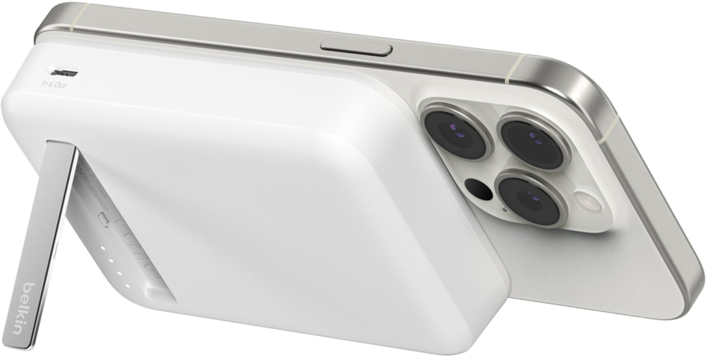 Batterie Externe Sans Fil Belkin BoostCharge Pro avec Support, 10000mAh, 15W, FQI, 1 x QI - 1 x USB-C, Blanche BPD008btWH