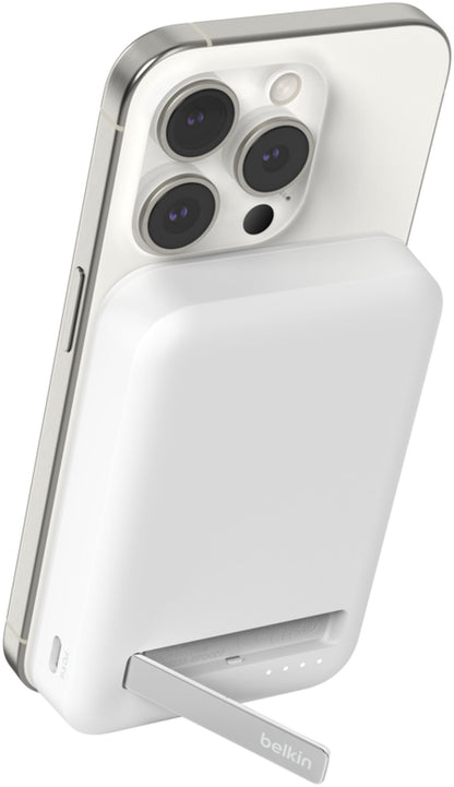 Batterie Externe Sans Fil Belkin BoostCharge Pro avec Support, 8000mAh, 15W, FQI, 1 x QI - 1 x USB-C, Blanche BPD007btWH