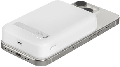 Batterie Externe Sans Fil Belkin BoostCharge Pro avec Support, 10000mAh, 15W, FQI, 1 x QI - 1 x USB-C, Blanche BPD008btWH