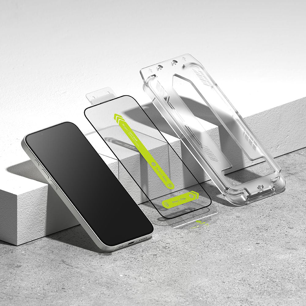 Film de protection d'écran Ringke Easy Slide pour Apple iPhone 17e / 16e / 14 / 13 Pro, Verre trempé, Collage complet, Lot de 2 pièces, Noir