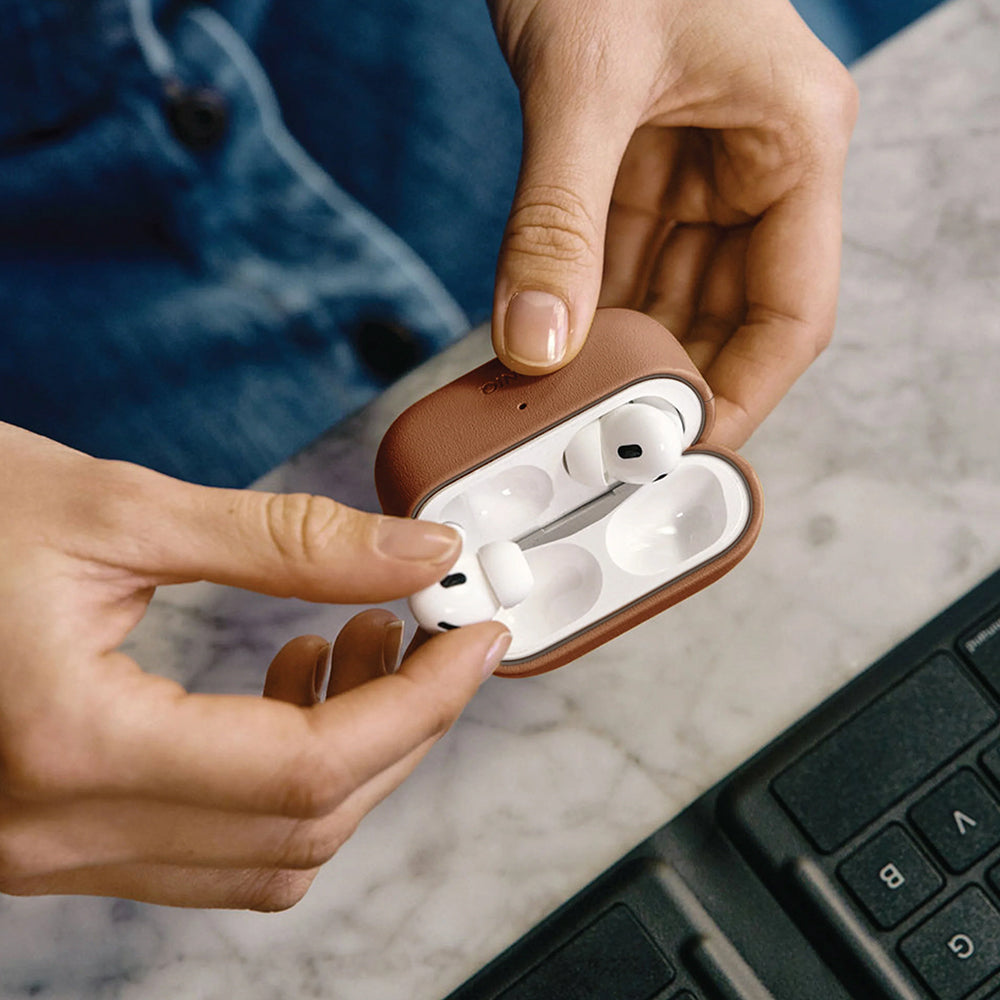 Étui UNIQ Lyden Vex pour Apple AirPods Pro 3, Marron