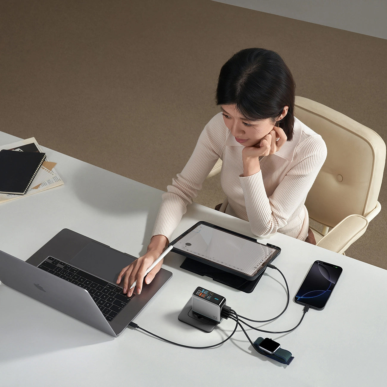 Chargeur secteur avec câble USB-C Cuktech AD1204U Display, 120W, 6A, 1 x USB-A - 2 x USB-C, Argenté